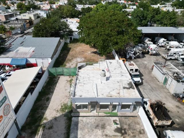 Local en venta sobre vialidad primaria en San Nicolás Norte Zona Macroplaza