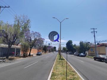 Local en Venta sobre avenida principal