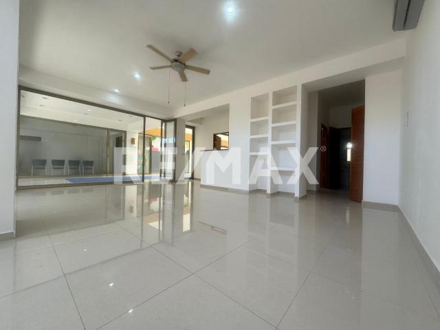 Local en zona de alta afluencia en Tulum En renta / For rent Remax mayaland