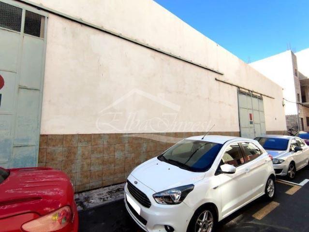 Conjunto de 3 locales comerciales en venta en Alcalá 991m² Alcala
