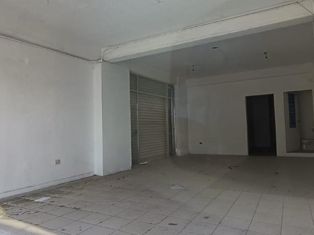 Local en Av Gobernadores