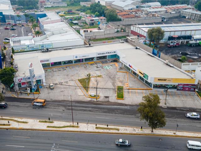 Local en Chicoloapan en avenida principal con estacionamiento