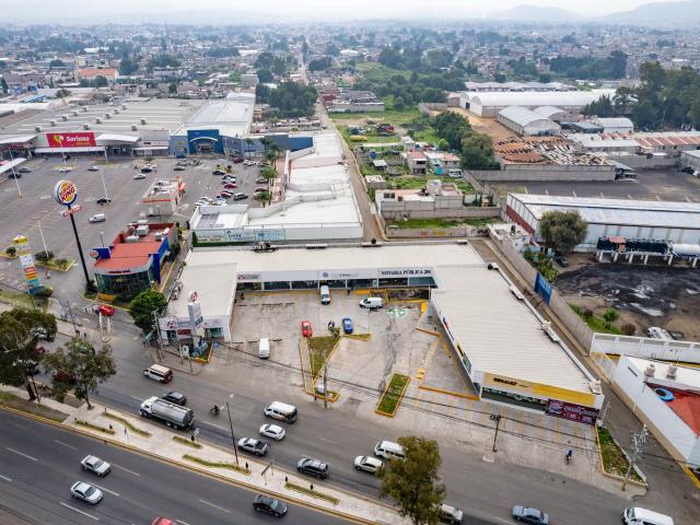 Local en Chicoloapan en avenida principal con estacionamiento