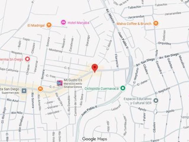 Local en Cuernavaca con estacionamiento