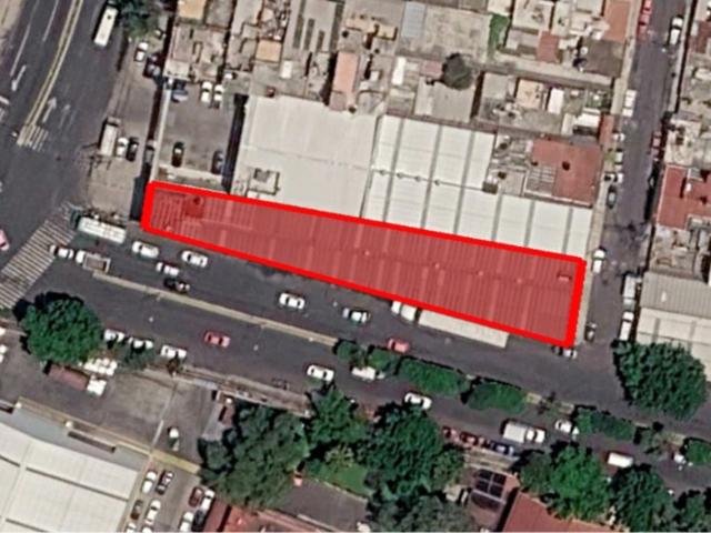 LOCAL EN ESQUINA 940m2 / A PIE DE CALLE / 3 FRENTES