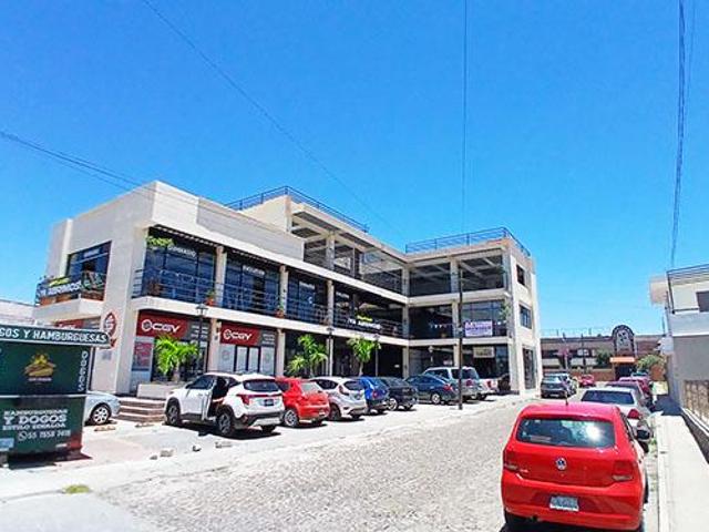 Local en Excelente punto comercial