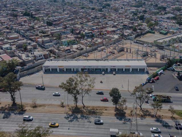 Local en Guadalajara en avenida principal con estacionamiento