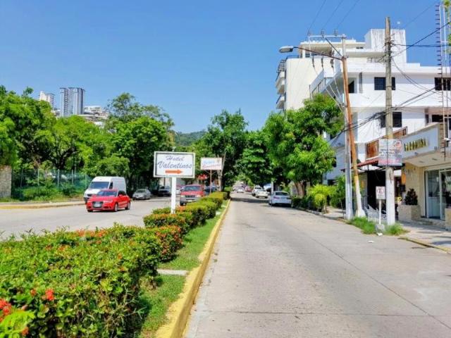 Local en inmejorable ubicaci?n a un costado del nuevo Hospital Regional de alta especialidad Issste en Acapulco