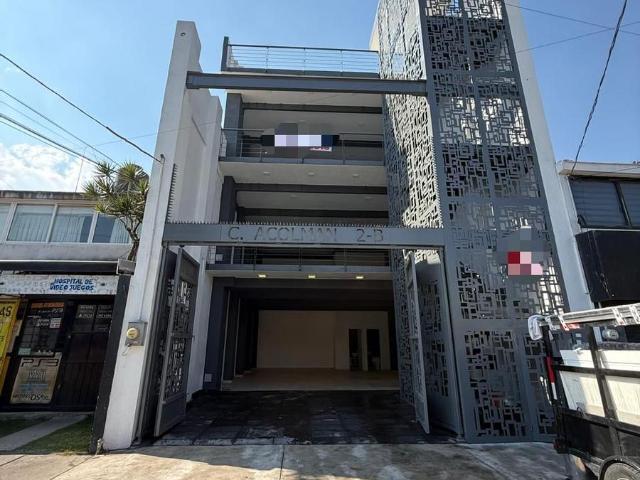 Local en Jardines de Santa M?nica 320m2