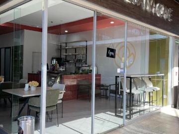 Local en Las Quintas