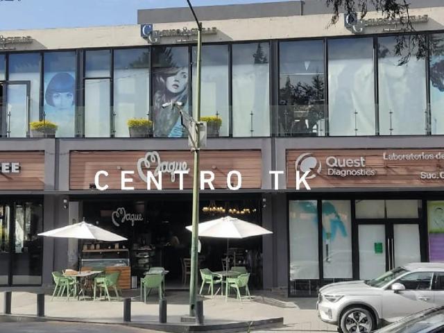 Local en Lomas de Tecamachalco ubicado dentro de una plaza con ?rea de terraza