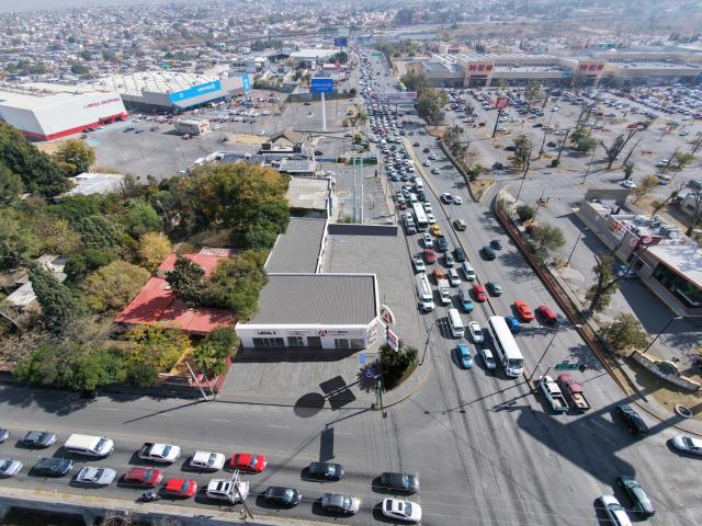 Local en Lourdes en esquina de avenidas principales