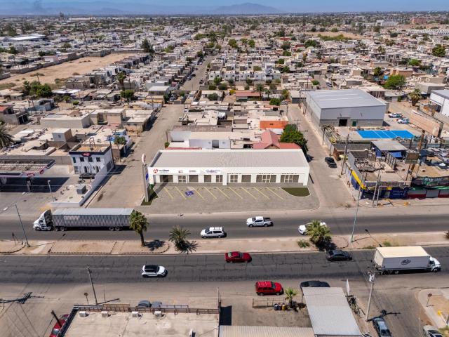 Local en Mexicali en avenida principal