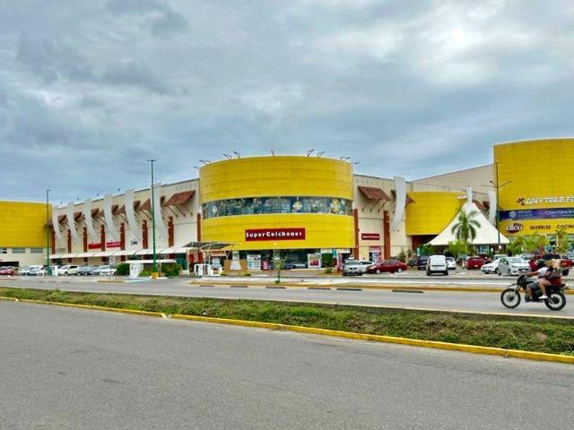 LOCAL EN PLAZA CARACOL VALLARTA