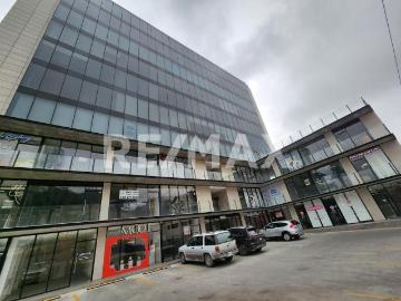 Local en plaza comercial 1A PLAZA zona Cumbres 1er Sector