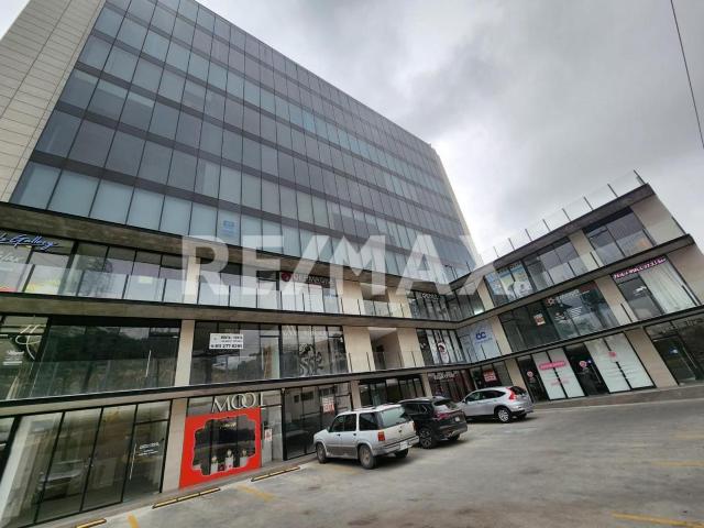 Local en plaza comercial 1A PLAZA zona Cumbres 1er Sector