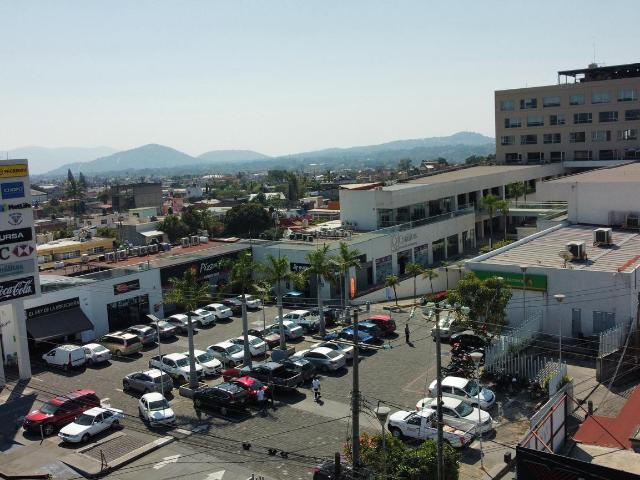 Local en Plaza Comercial Corporativa