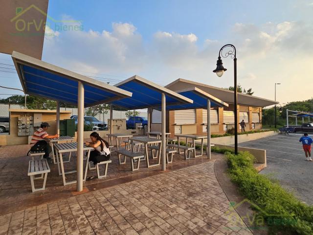 Local en Plaza Comercial de Walmart Aeropuerto