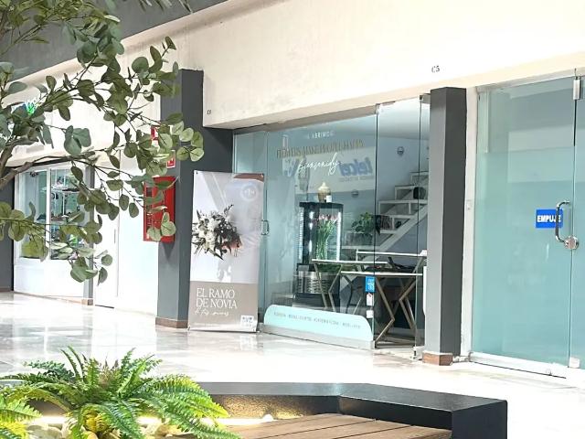 LOCAL EN PLAZA FIESTA ARBOLEDAS | $30,000