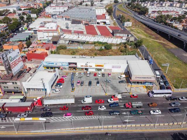 Local en Puente de Vigas con estacionamiento en avenida principal