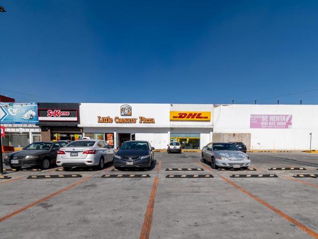 Local en Puente de Vigas con estacionamiento en avenida principal
