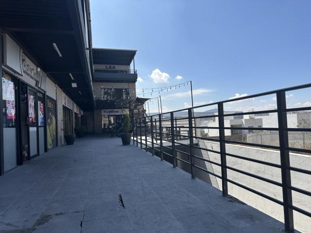 Local en RENTA 500 m2 Milenio Quer?taro