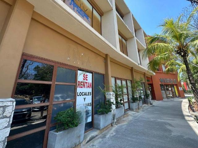LOCAL EN RENTA 68m2 EN PLAYA DEL CARMEN DENTRO DE PLAYACAR, PARA OFICINAS