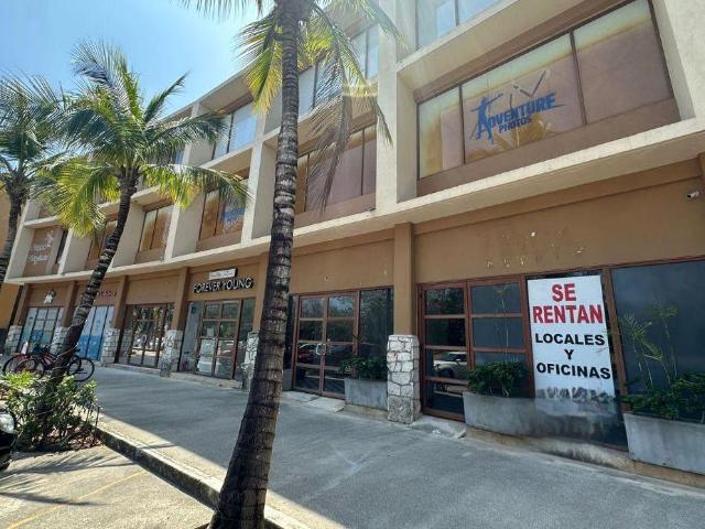 LOCAL EN RENTA 68m2 EN PLAYA DEL CARMEN DENTRO DE PLAYACAR, PARA OFICINAS