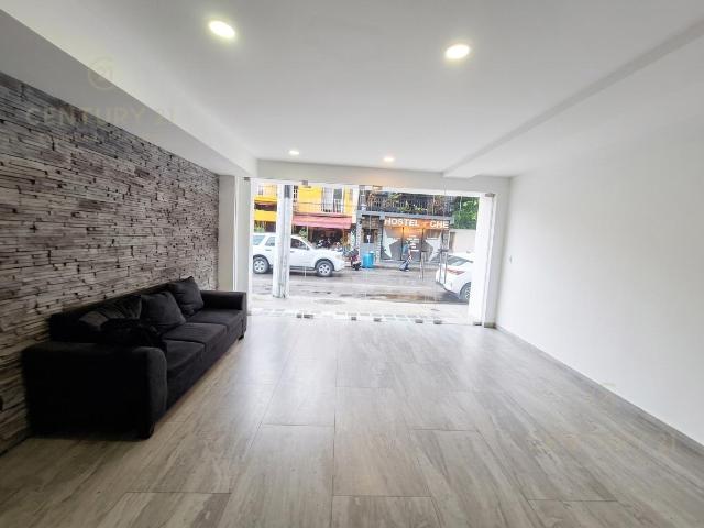 Local en renta 38 m2 a pasos de la 5ta Avenida y de la Playa Centro Playa del Carmen P4602