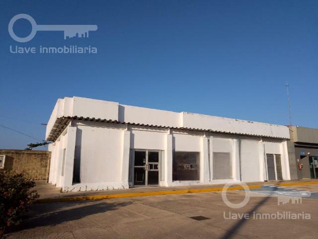Local en renta ubicado en Av. Jirafas, entre Malec?n Costero y Luis Madrazo Ledezma, Fracc. Punta del Mar, Coatzacoalcos, Veracruz