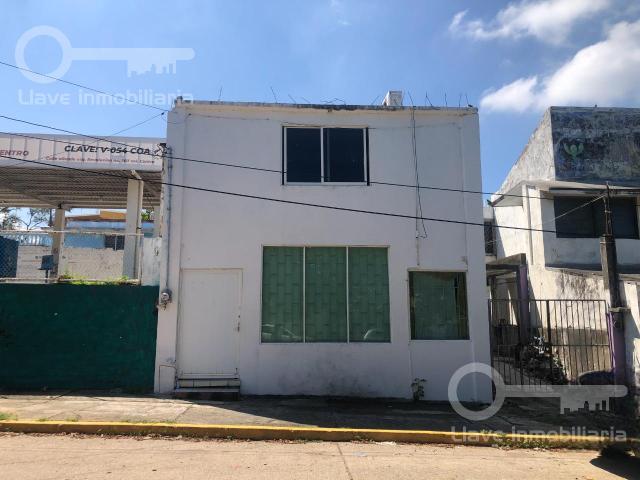 Local en renta ubicado en Revoluci?n, entre calles Guerrero y Allende, Col. Centro, en Coatzacoalcos, Veracruz