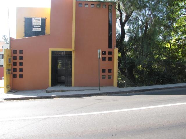 Local en renta a pie de calle en Marfil