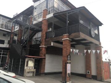 LOCAL EN RENTA CON TERRAZA | PLAZA COMERCIAL
