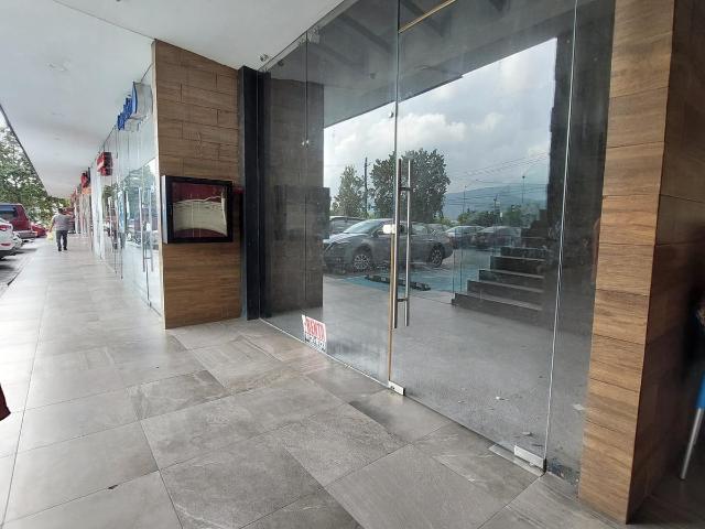 LOCAL EN RENTA EN ZONA CUMBRES