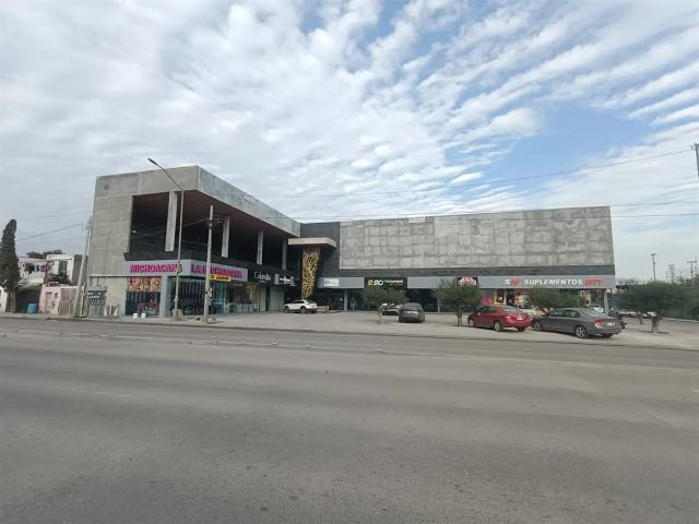 LOCAL EN RENTA, PLAZA COMERCIAL CENTRO DE APODACA