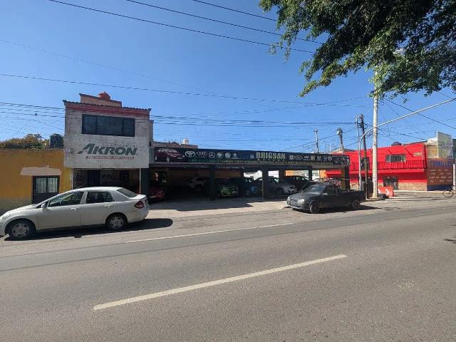 Local en RENTA en Av Universidad esq La piedad, ideal para venta de autos