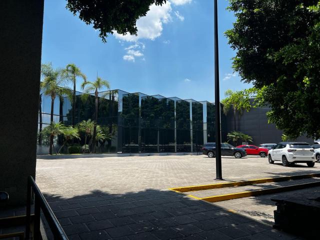 Local en Renta en Av. Vallarta, Col. Cd Granja, Zapopan, Jal