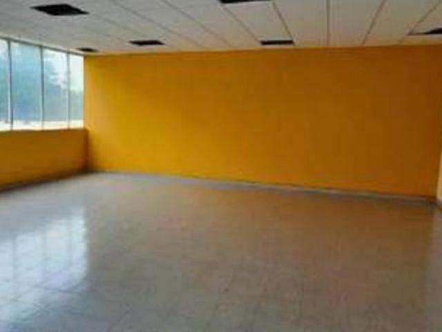 LOCAL EN RENTA EN CENTRO MEDICO COACALCO