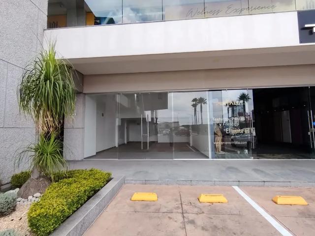LOCAL EN RENTA EN PLAZA UBICADA SOBRE VÍA ATLIXCÁYOTL