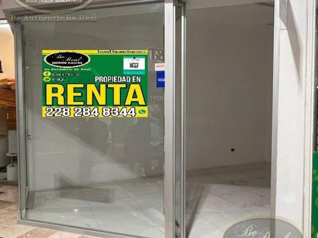 Local en RENTA en Plaza Comercial