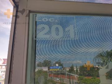 Local En Renta En Plaza Comercial Sobre Boulevard Atlixco