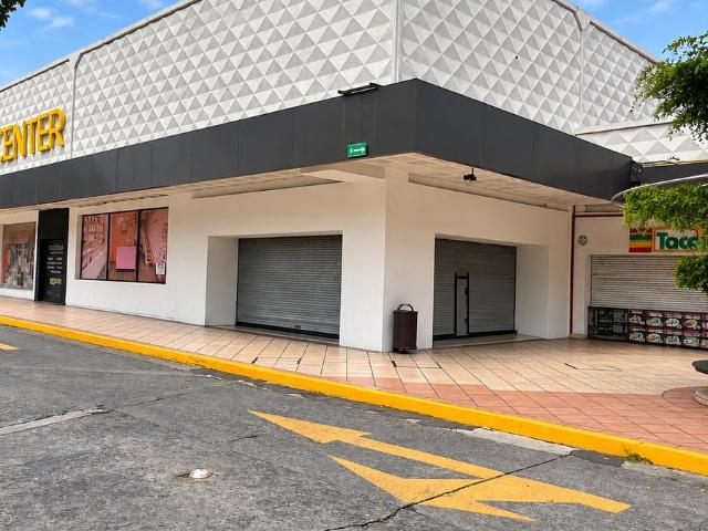 LOCAL EN RENTA EN PLAZA DEL SOL