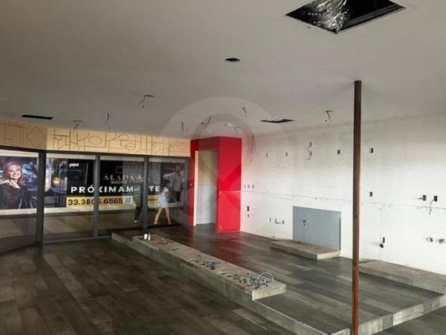 LOCAL EN RENTA PLAZA ALADA SHOPS VALLE REAL