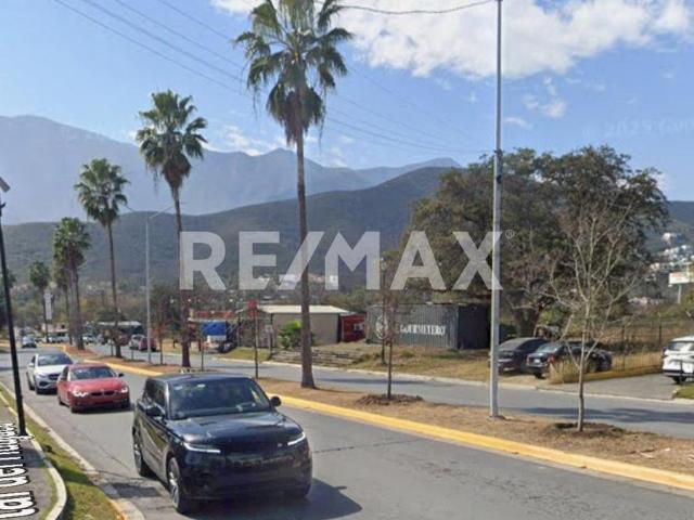 LOCAL EN RENTA PLAZA COMERCIAL URO Monterrey Zona sur 4