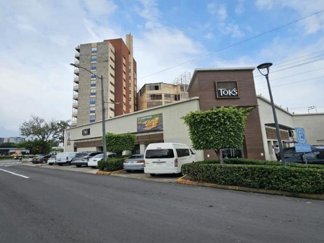LOCAL EN RENTA PLAZA MINERVA