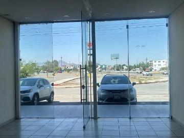 Local en renta plaza NOVA