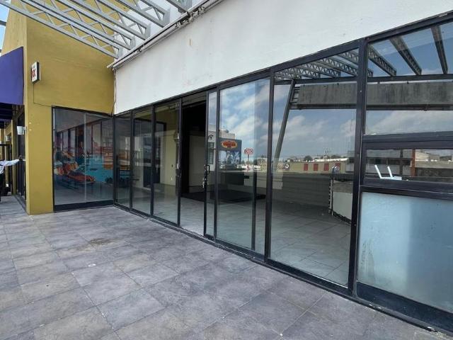 Local en renta sobre av hidalgo cuenta con terraza, mezanine, area de cocina anuncio panor?mico, ba?os hombres y mujeres, cuota de mantenimiento 10% mensual, local disponible 12 y 13 32 cajones de estacionamiento