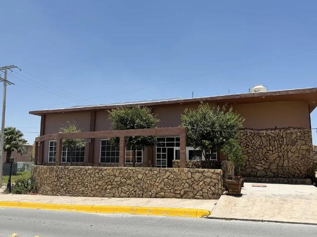 Local en RENTA sobre Blvd. Manuel Acuña en Ramos Arizpe