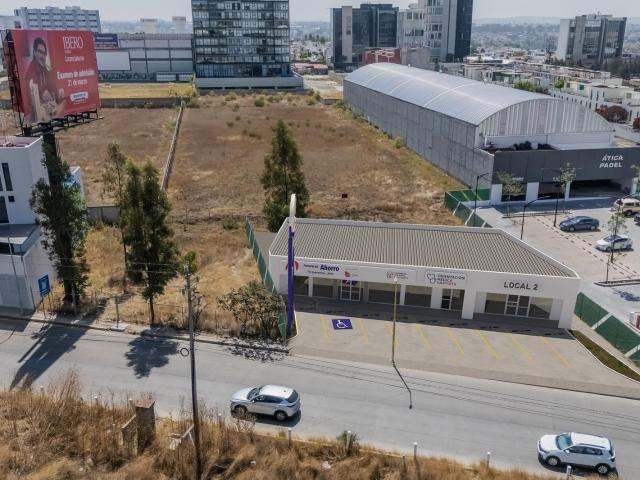 Local en San Andr?s Cholula con estacionamiento