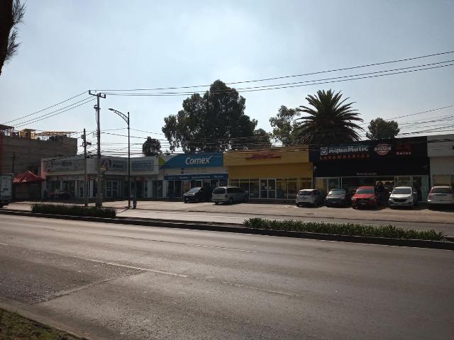 Local en San Ignacio en avenida principal con estacionamiento